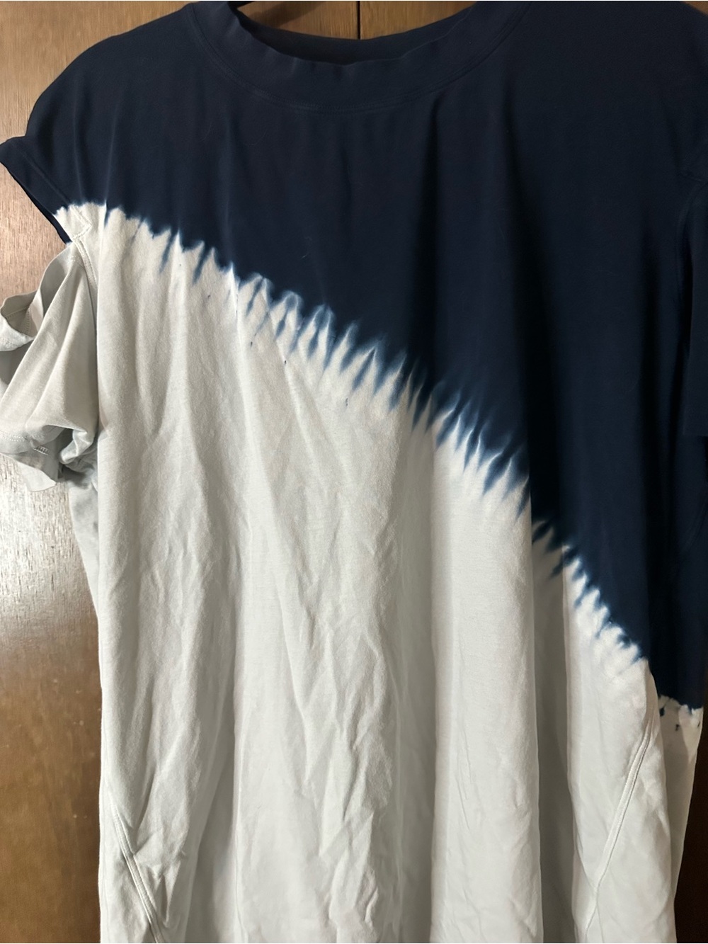 Lululemon LA All Yours Cut-Out Cold Shoulder Diagonal Navy Tie Dye Tee Sz 12 - Picture 6 of 9